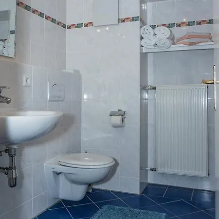 Saroja-tannleger Apartman *