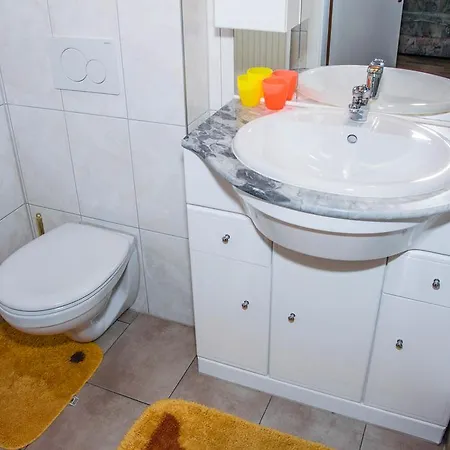 Saroja-tannleger Apartman