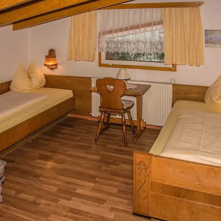 Saroja-tannleger Apartman *